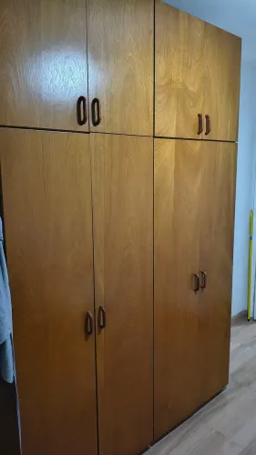 Guarda Roupa madeira de verdade (maciça) 8 portas e 4 gavetas
