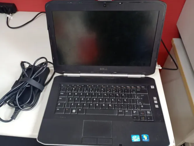 Vende-se notebook deellll semi novo