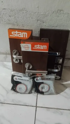 Kit fechadura mais duas roudana de ferro maciça 