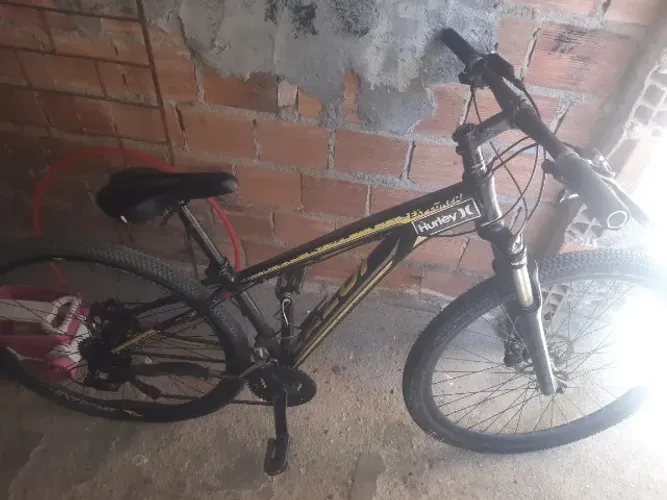 Vendo bike caloi preta aro 29 . Freio a óleo