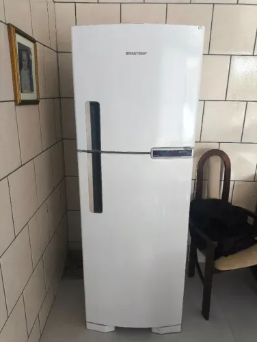 Geladeira Brastemp Frost Free 375L 220V ? perfeito estado
