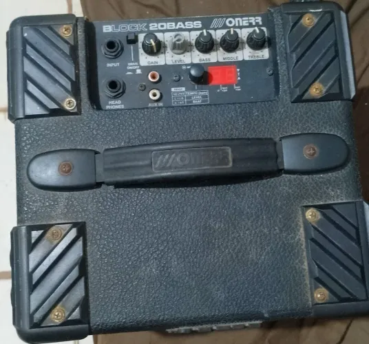Caixa block 20Bass onerr para baixo