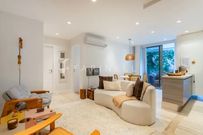 Lindo apartamento reformado e mobiliado em prédio de luxo no Leblon.