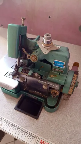 Vendo máquina overloque semi industrial ou troco por uma.portatil overloque