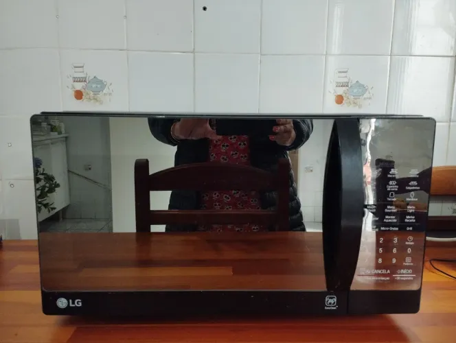 Micro-ondas LG com Grill - Modelo MH7091AR