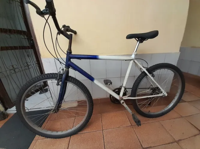 Bicicleta aro 26" com marcha