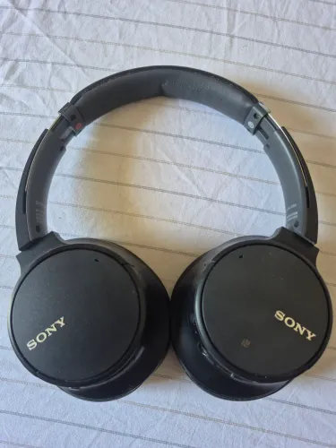 Fone de ouvido Sony WH-CH700n preto