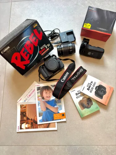 Canon T3i + 18-55mm IS + Battery Grip | POUCOS CLIQUES (NOVA)