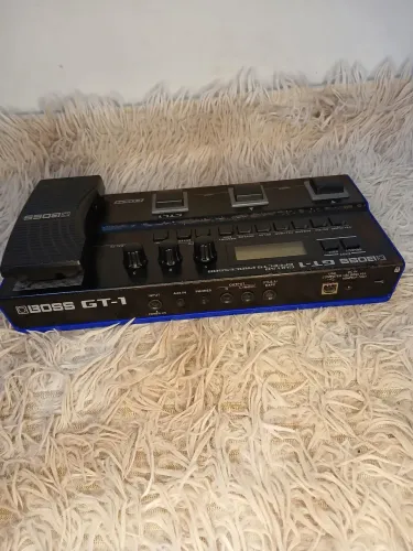 Pedaleira bossGT1