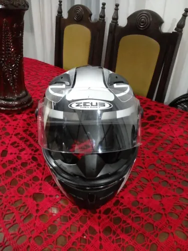 Capacete zeus helmet com óculos interno e narigueira