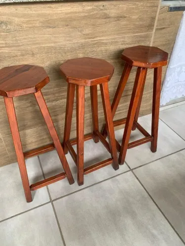 Banqueta de madeira