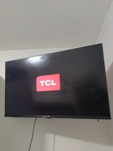 Tv tcl 32 wi-fi , só fica no logo
