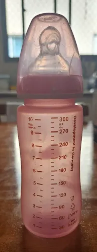 Mamadeira Nuk first choice 300ml rosa