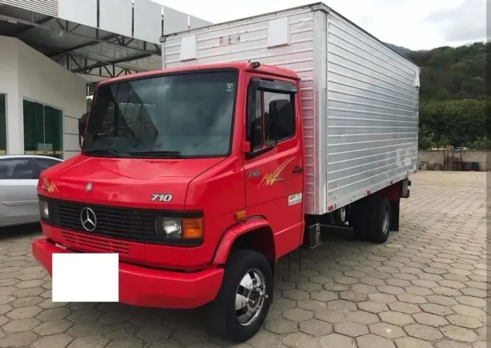 MB 710 Plus Baú 2012