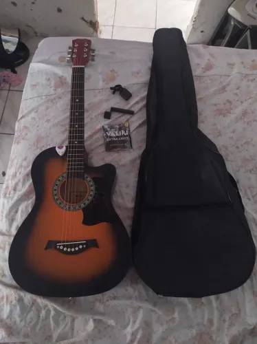 Vendo ou troco Violão Valiri Novo Completo