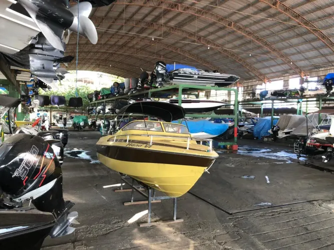 Vendo essa lancha com yamara 115 Hp sem queimar vela valor 65