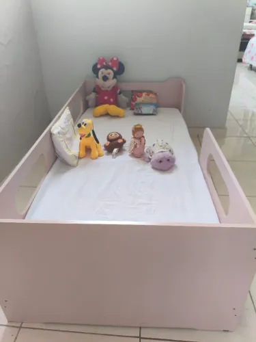 Cama de criança semi nova