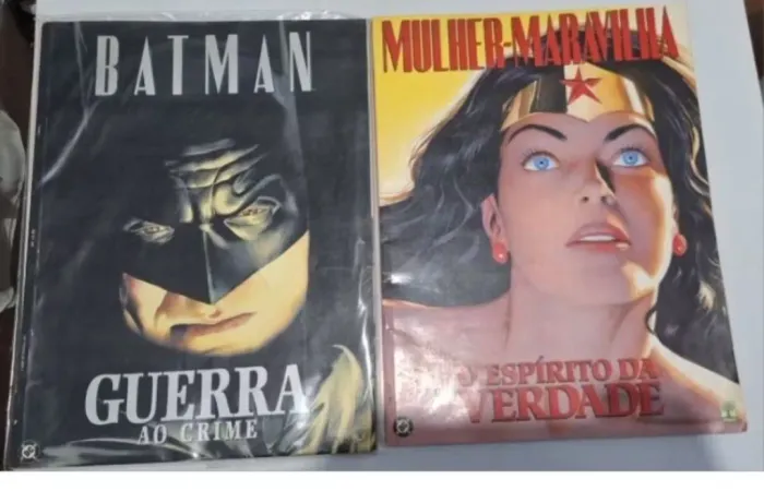 Batman e Mulher Maravilha gigante HQ