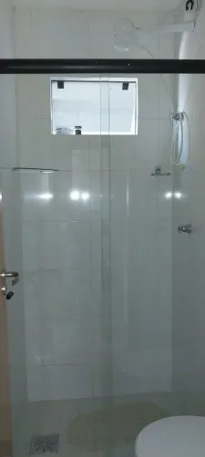 Vendo 2 Box para banheiro