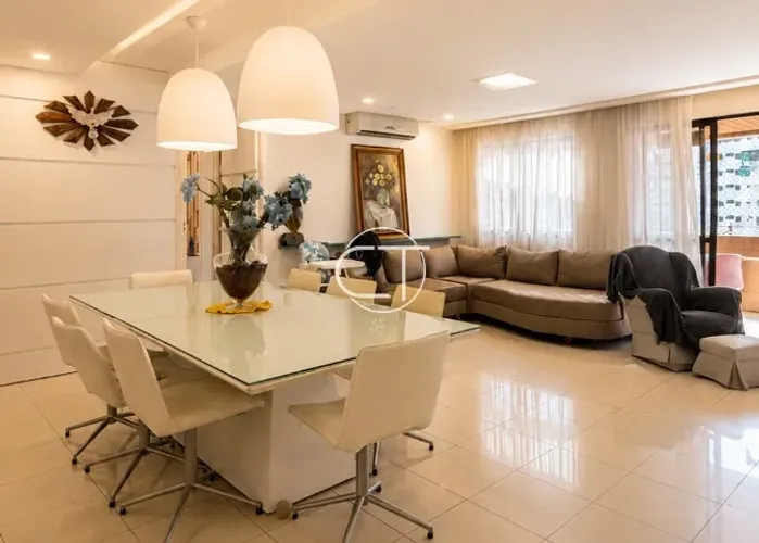 Apartamento Próximo ao Mar com 3 suítes na Ponta Verde
