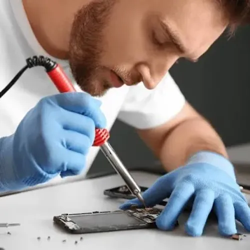 Contrata-se técnico em manutenção de celular