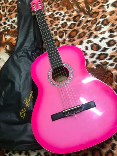 Vende-se violão novo 