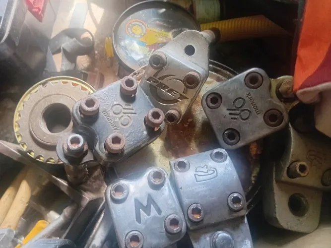 Vendo mesinhas e outras peças de beik