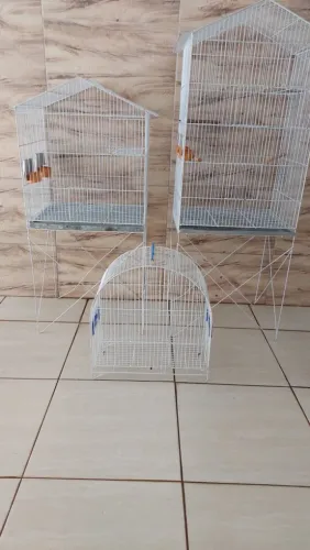 Gaiolas metálicas para pássaros