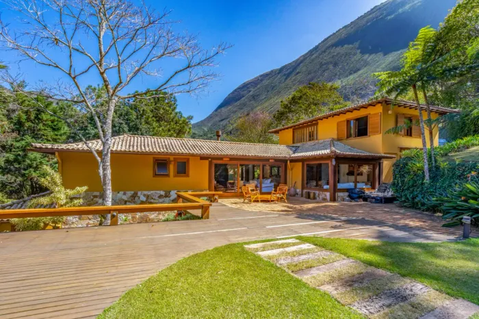 Casa com 4 quartos em condomínio em Araras, Petrópolis.