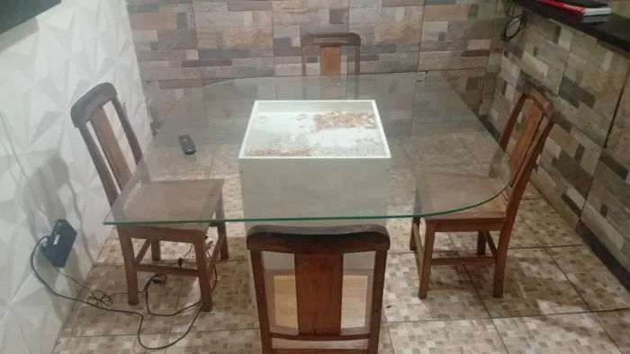 Mesa com tampa de vidro 10mm