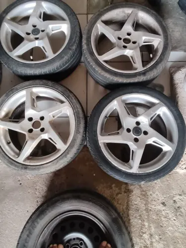 Vendo par de rodas aro 17 com pneus bons