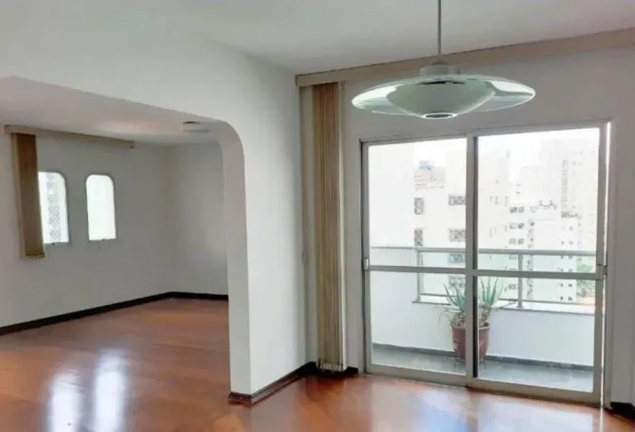 Imperdível oferta de apartamento de alto padrão com 5 quartos e 3 suítes no Planalto Pauli