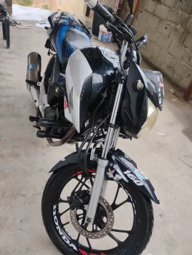 Titan de ano 2021 bem conservada moto do meu uso do trabalho 