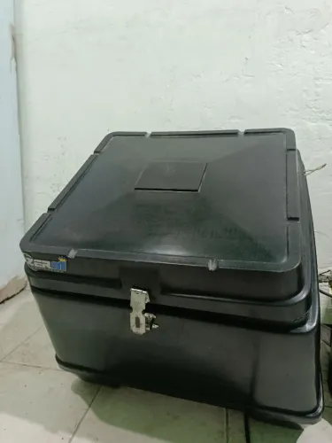 Baú 90 litros com suporte 