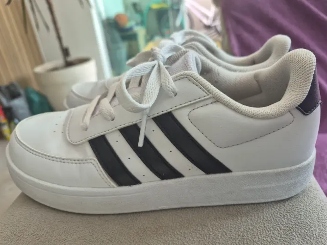 Tênis Adidas infantil 32