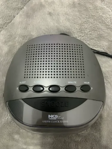 Rádio relógio bivolt marca BKS SOUND