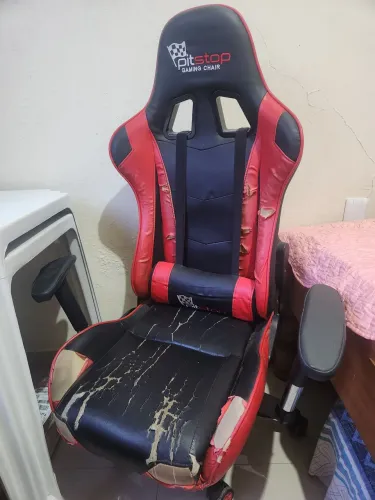 Cadeira gamer usada e com avarias