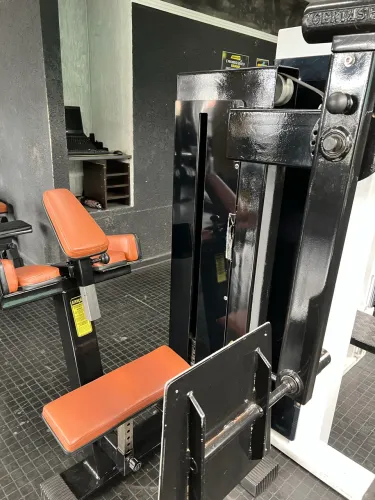 Aparelho para glúteos Gervasport ( aparelhos academia )