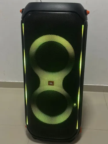 JBL PARTYBOX710 seminova, super conservada.