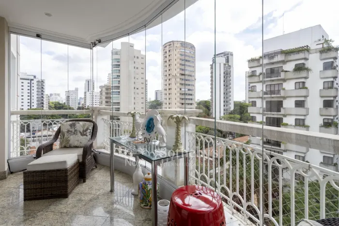 Apartamento em andar alto próximo ao Parque Ibirapuera