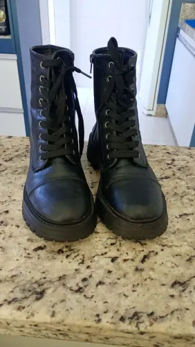 Bota feminina tamanho 37 usada excelente estado de uso praticamente nova