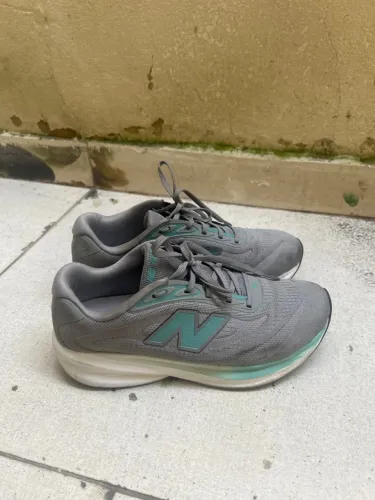 Tênis new balance 680