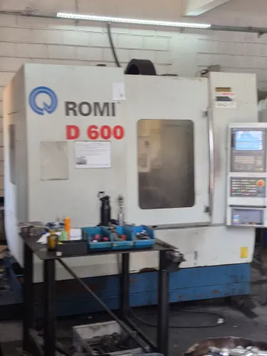 Centro de usinagem Romi D600 Ano 2013, Refrigeração interna