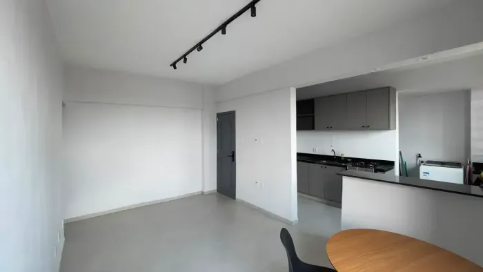 Apartamento à Venda no Edifício Jarbas Pereira com 2/4
