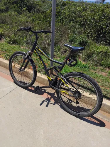 Bicicleta Caloi Andes, aro 26, câmbio 21, preta