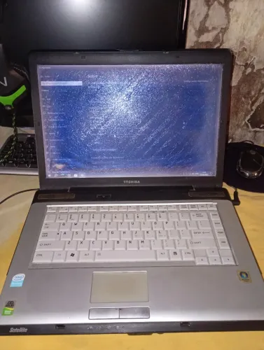 Vendo Notebook TOSHIBA; Obs: OLHA DESCRIÇÃO