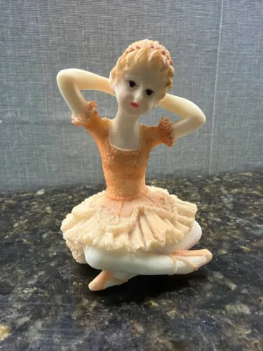 estatueta bailarina em resina