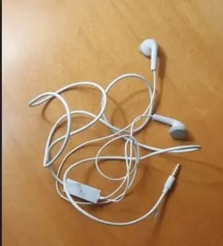 Fone de ouvido usado
