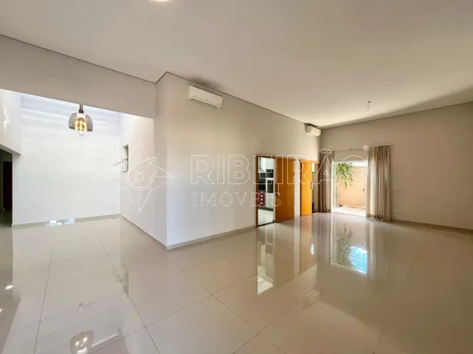 Casa térrea de 4 suítes com piscina para locação na Vila do Golf