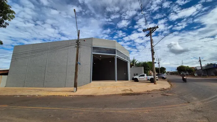 Galpão de Esquina com 300 m² no Jardim das Hortências Região Noroeste